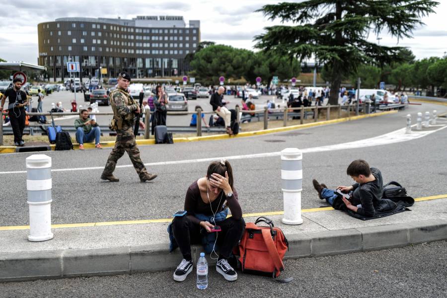 Evacuan varios aeropuertos regionales en Francia por amenazas de atentado