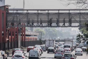 Hombre en situación de calle encontrado sin vida en puente peatonal cerca del Metro Pantitlán