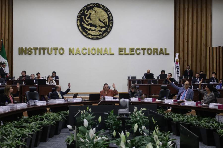 Por confusa votación, INE rechaza paridad en gubernaturas