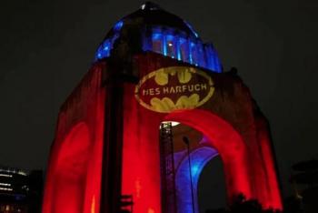Simpatizantes de García Harfuch iluminan la CDMX con la 'Harfuchseñal'