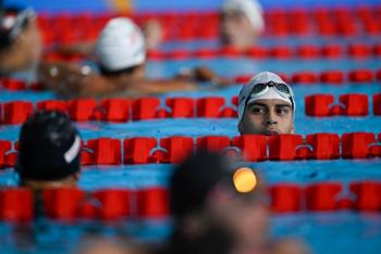 Adolescente argentina Hein pasa a final en inicio de la nataci&oacute;n de Santiago