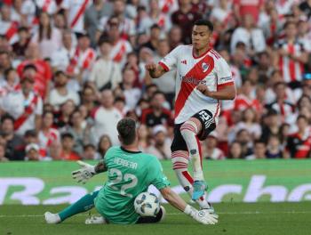 Cl&aacute;sico River-Independiente acapara la atenci&oacute;n en torneo argentino