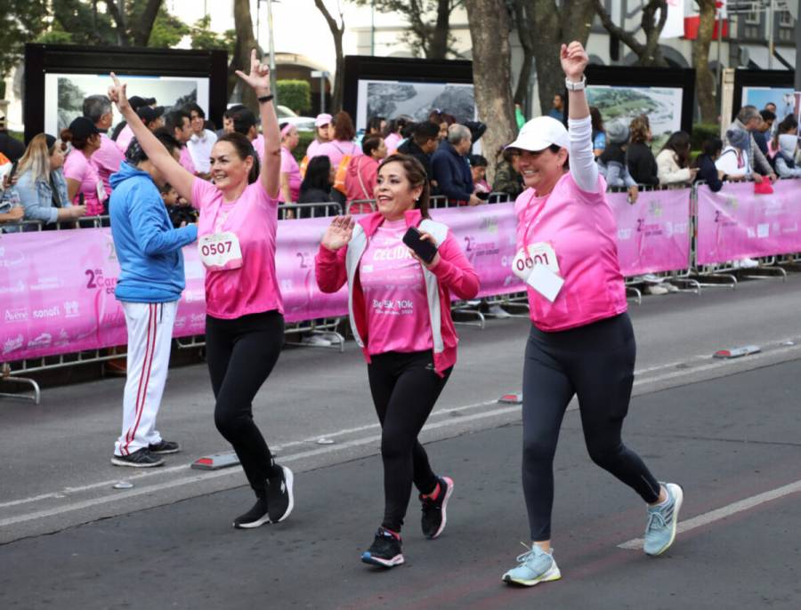 Participan 4 mil corredores en carrera con causa “Mi Lucha es Rosa”