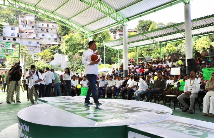 Ricardo Gallardo inaugura unidad deportiva en Xilitla