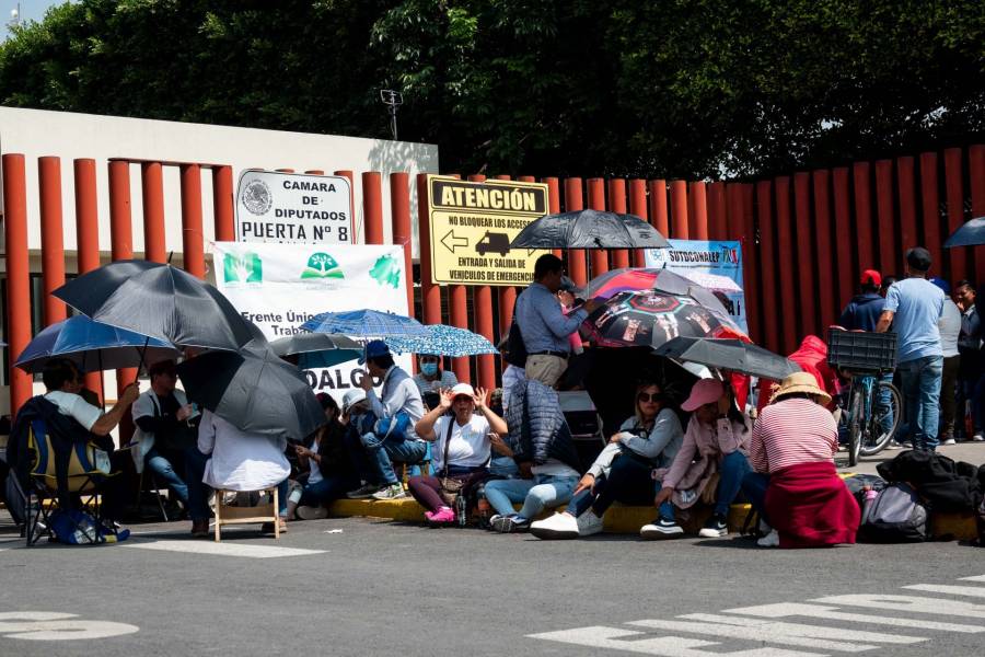 Bloqueo de manifestantes cancela sesión en la Cámara de Diputados