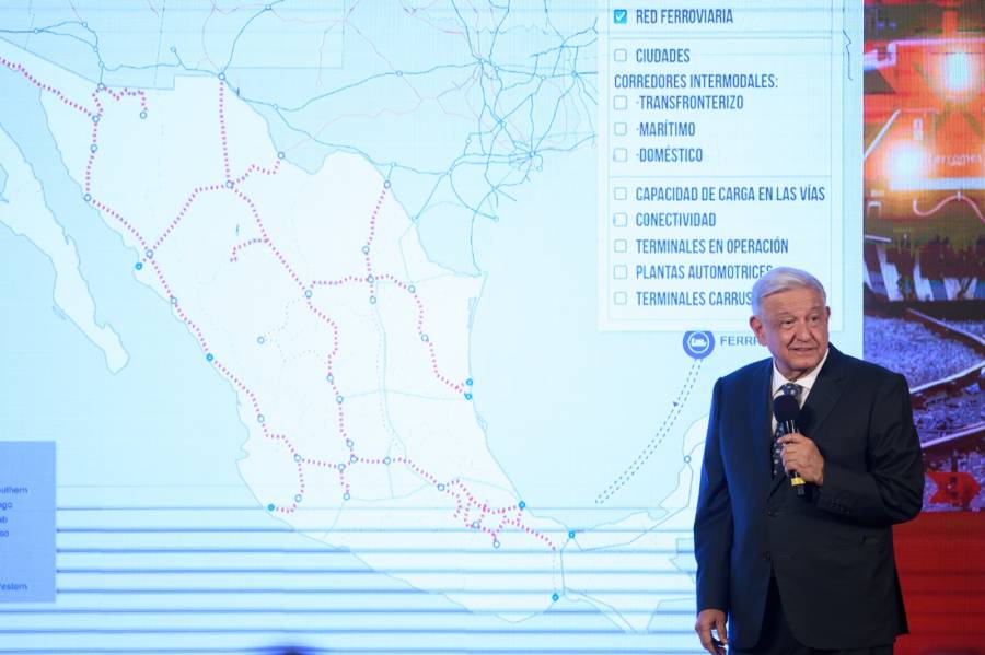 Obrador ve ventaja en que gobierno tenga derecho de vía para lograr red de tren de pasajeros