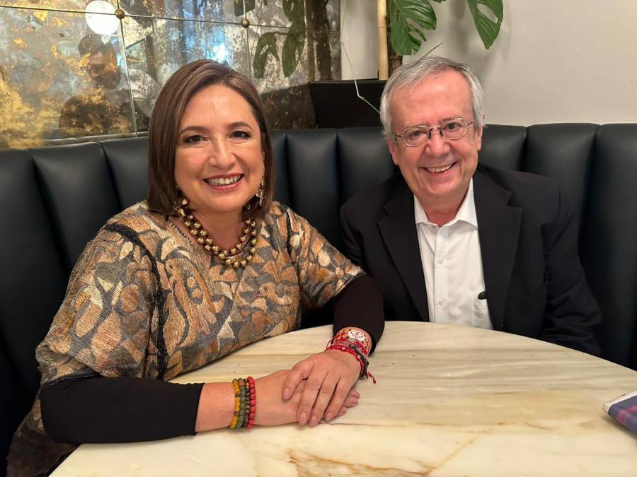 Xóchitl Gálvez suma a su equipo a Carlos Urzúa, exsecretario de Hacienda de AMLO