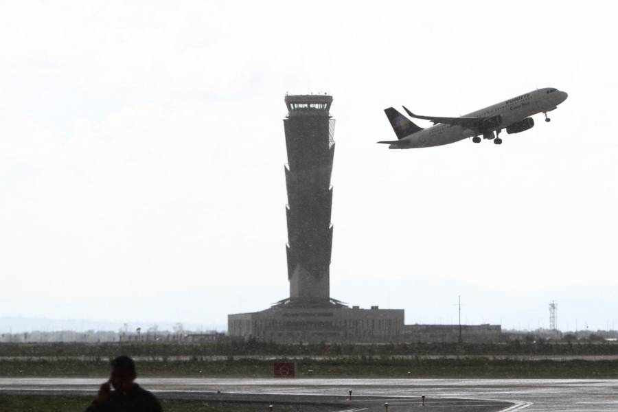 Volaris suspende operaciones en Acapulco tras devastador paso del huracán 