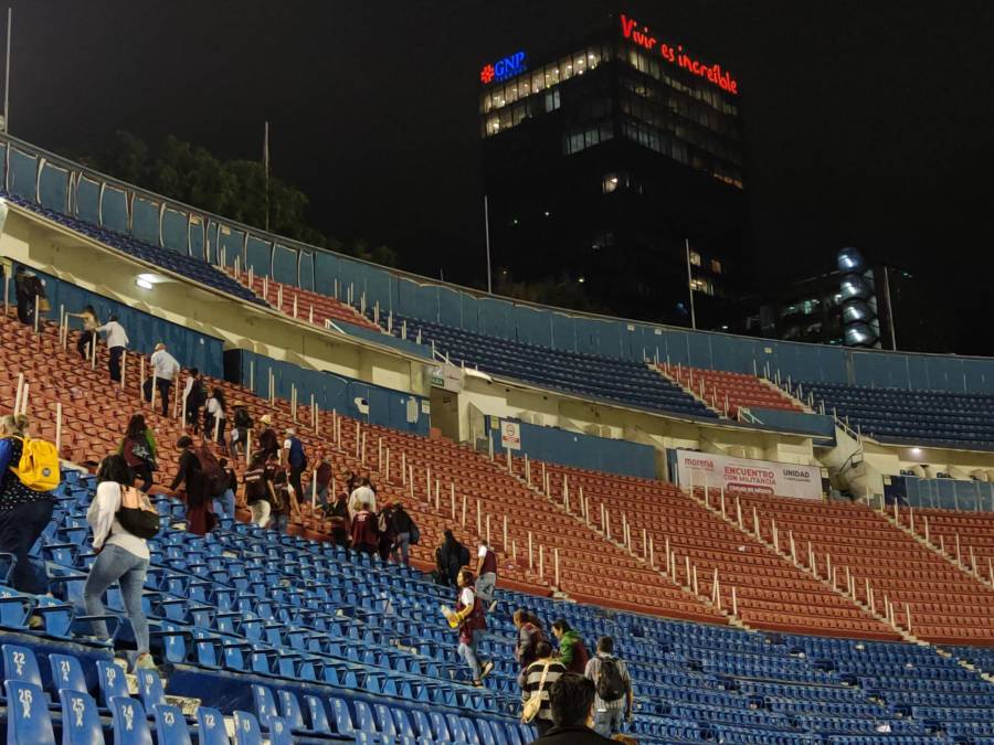 Frustración en el estadio azul: Sheinbaum plantó a sus seguidores en un evento masivo