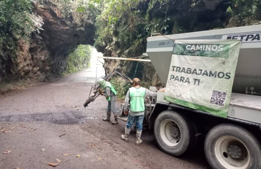 Estado prepara plan de conservación de caminos para recibir al Xantolo