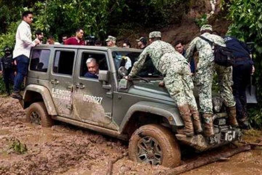 AMLO explica por qué viajó por Tierra hacia Acapulco