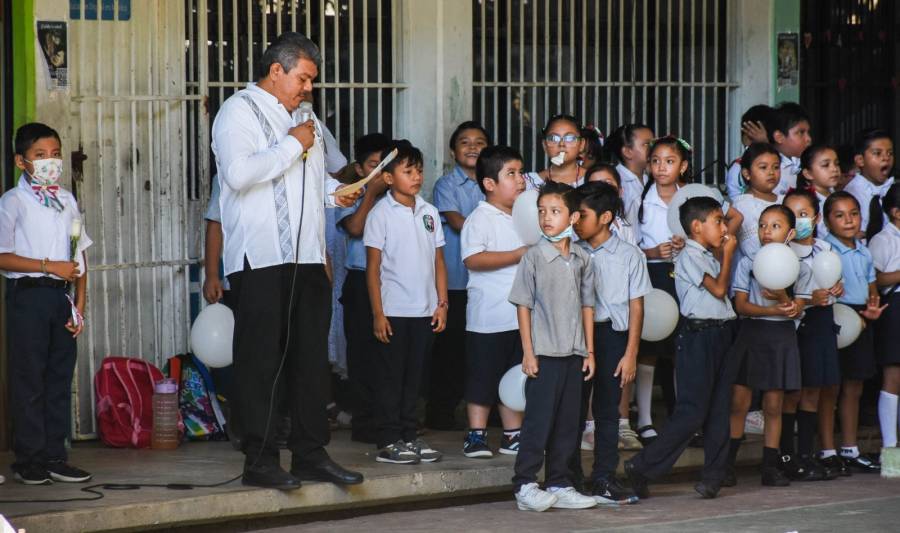 Innovación educativa en Veracruz: Más de 12 mil horas adicionales para maestros de secundaria