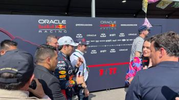 Apoyo incondicional para Checo en el primer d&iacute;a de pr&aacute;cticas del Gran Premio de M&eacute;xico
