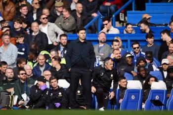 Arsenal golea al Sheffield para seguir la estela del l&iacute;der Tottenham