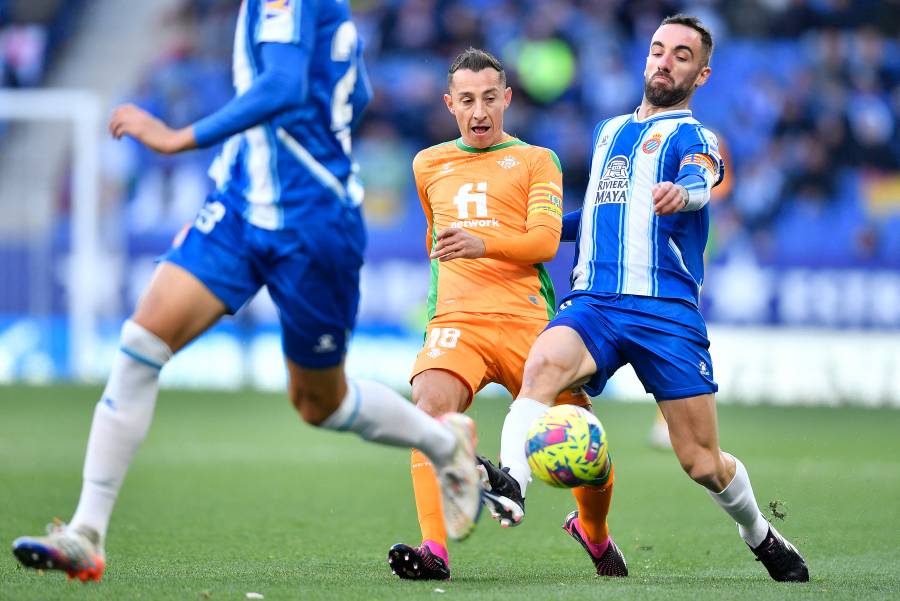Andrés Guardado homenajeado por su récord de partidos en el Real Betis
