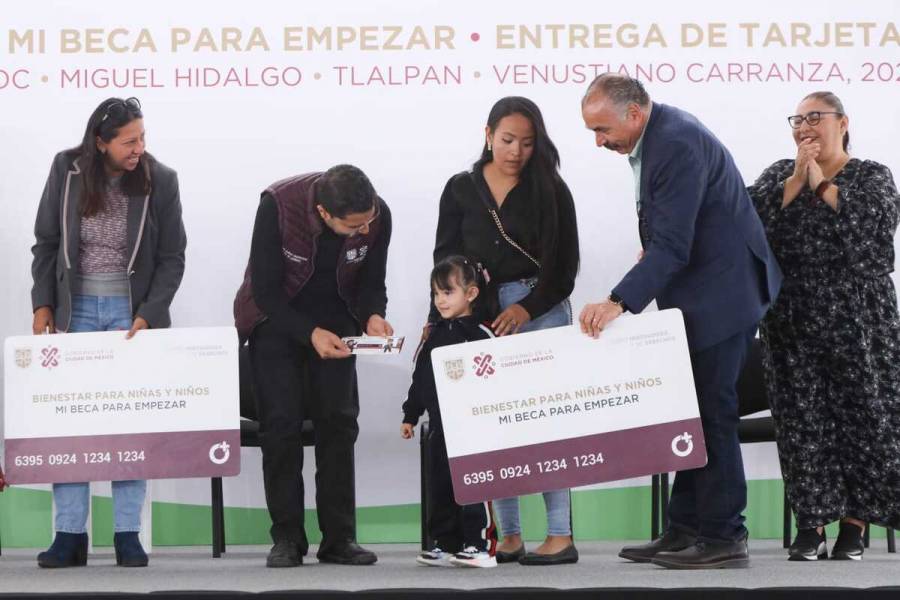 Concluye segunda fase de entrega de tarjetas “Mi Beca para Empezar” en CDMX