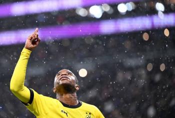 Borussia Dortmund salva un punto en Fr&aacute;ncfort pero ve alejarse al Bayern