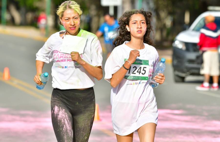 Participación masiva en la Mega Carrera Inclusiva de la Mujer del DIF Estatal contra el cáncer de mama
