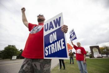 General Motors firma acuerdo de principio con sindicato UAW en huelga