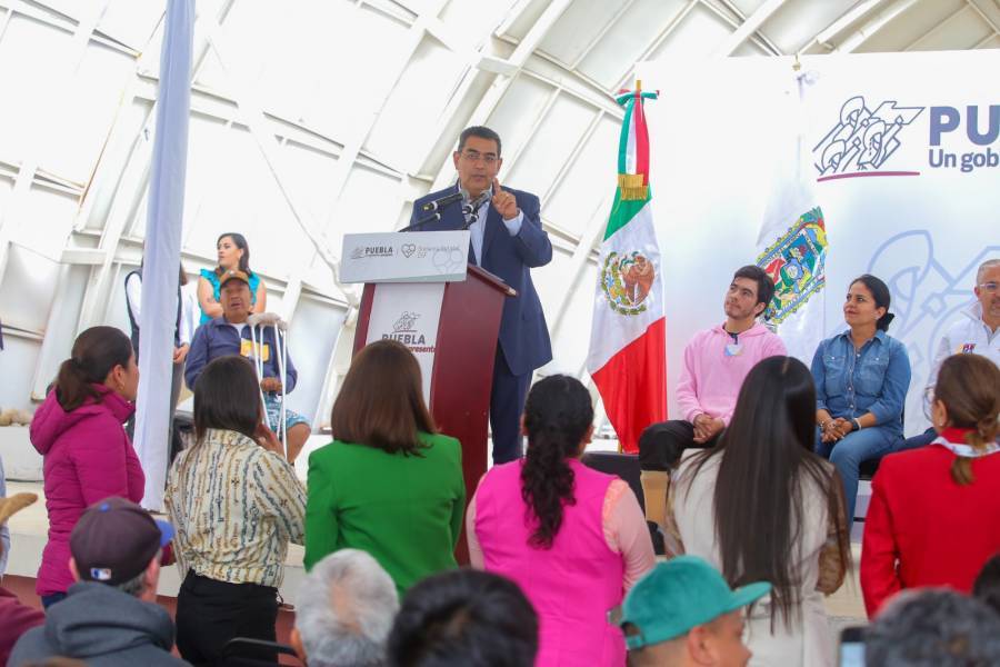 Entrega Sergio Salomón prótesis externas
