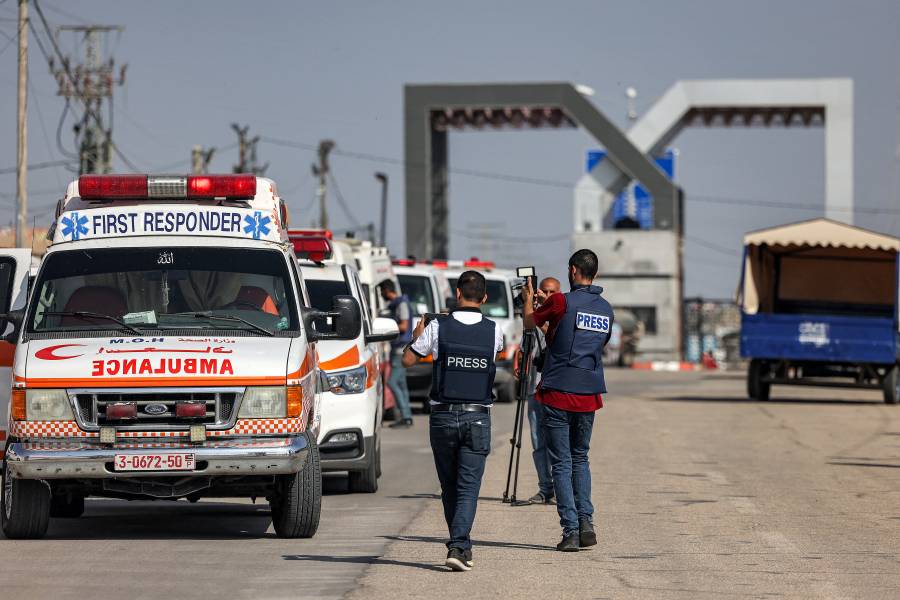 Comienza la evacuación de heridos y extranjeros desde Gaza hacia Egipto