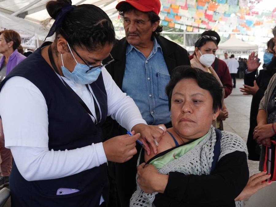 La vacunación contra la influenza y el COVID-19 continúa en la CDMX