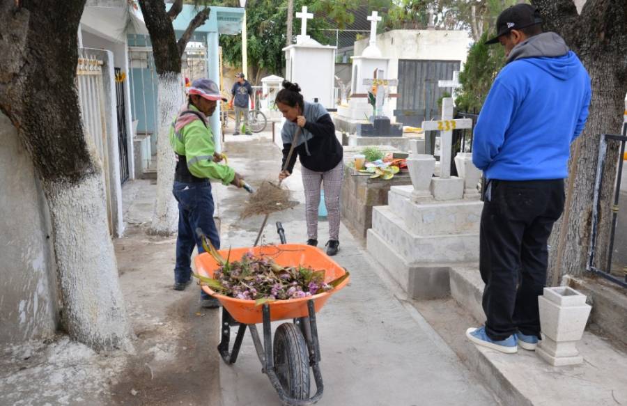 Soledad refuerza medidas de seguridad y limpieza en panteones municipales