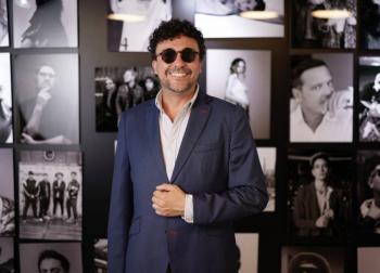 Andrés Cepeda inicia una nueva era musical con Warner Music México