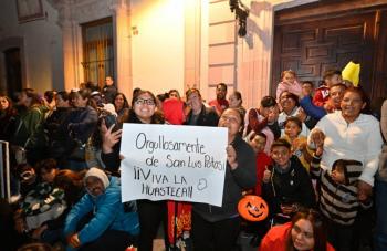 Xantolo brilla en el desfile del día de muertos en Zacatecas