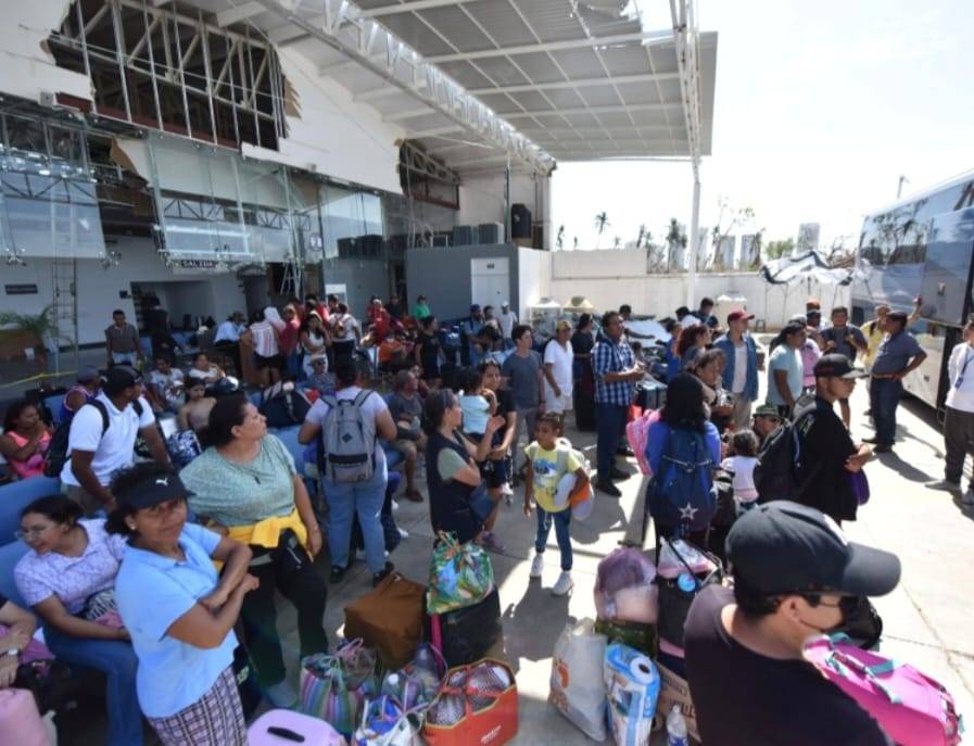 Puente humanitario por huracán Otis trasladó 12,944 personas por vía aérea y terrestre: SIC