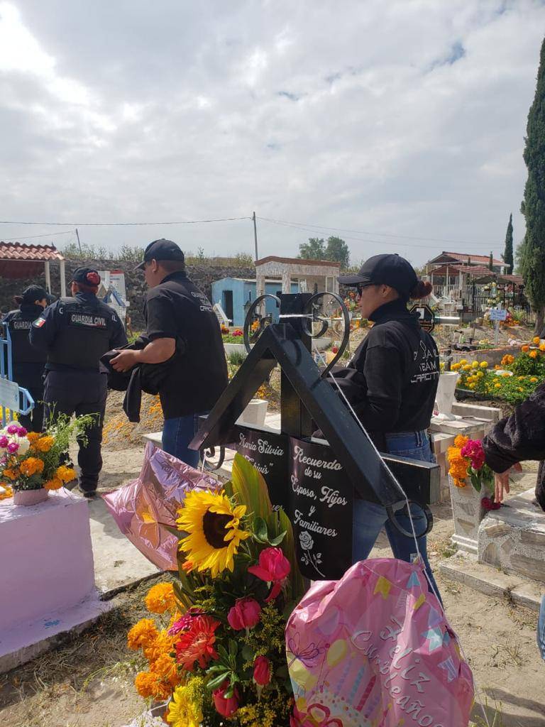 Saldo blanco en los 18 Panteones de Tecámac durante la celebración de Día de Muertos