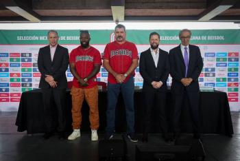 Randy Arozarena celebra el Premio Nacional del Deporte en el Estadio Alfredo Harp Helú