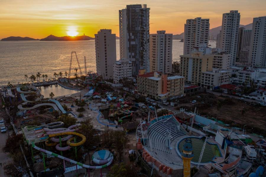 Fiscalía CDMX localiza a 30 extranjeros varados tras paso de Otis en Acapulco