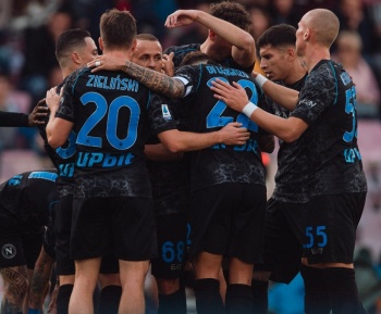 N&aacute;poles vence en visita al Salernitana