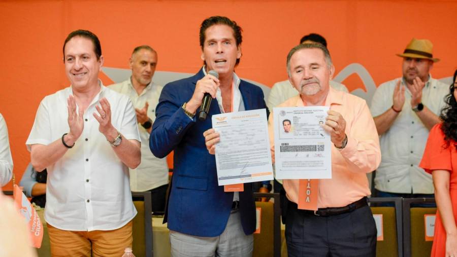 Roberto Palazuelos se afilia a MC y aspira a una senaduría en 2024