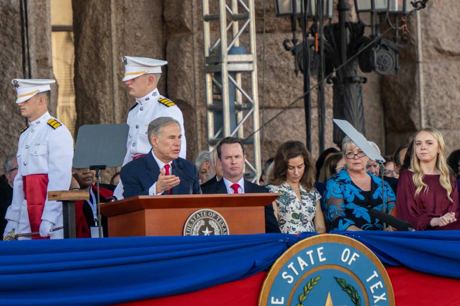 Texas expulsa a migrantes: Crisis fronteriza y políticas de desplazamiento