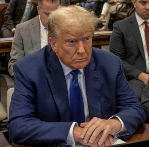 Trump critica al juez y a la fiscalía en su testimonio