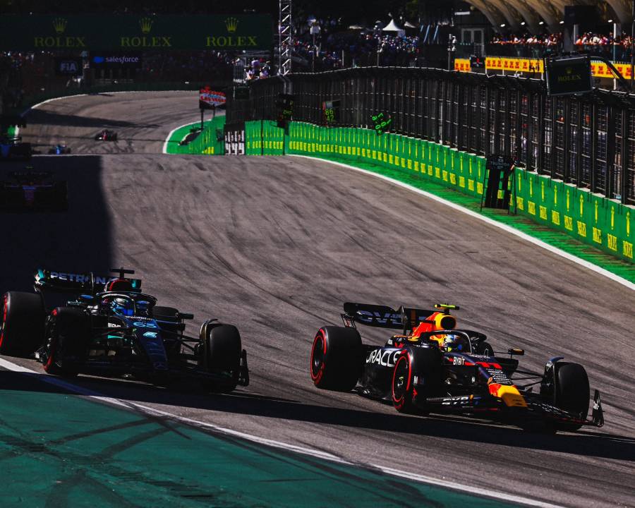 Podr&iacute;a Checo P&eacute;rez quedarse en la escuder&iacute;a de Red Bull