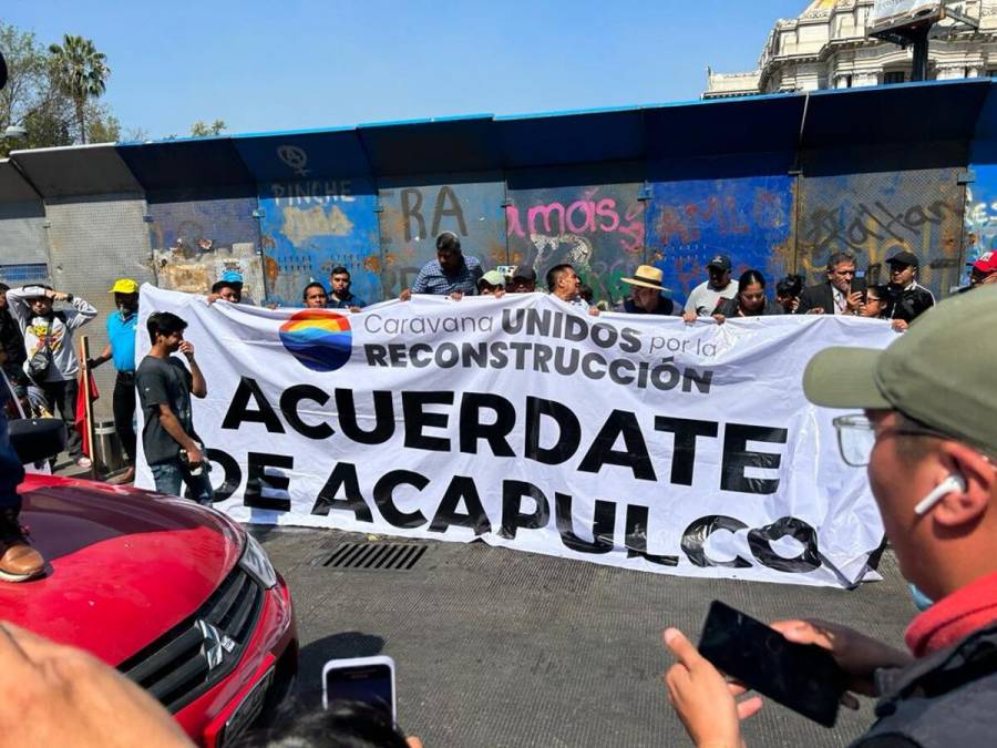 Caravana ‘Acuérdate de Acapulco’ instala campamento frente a Palacio Nacional