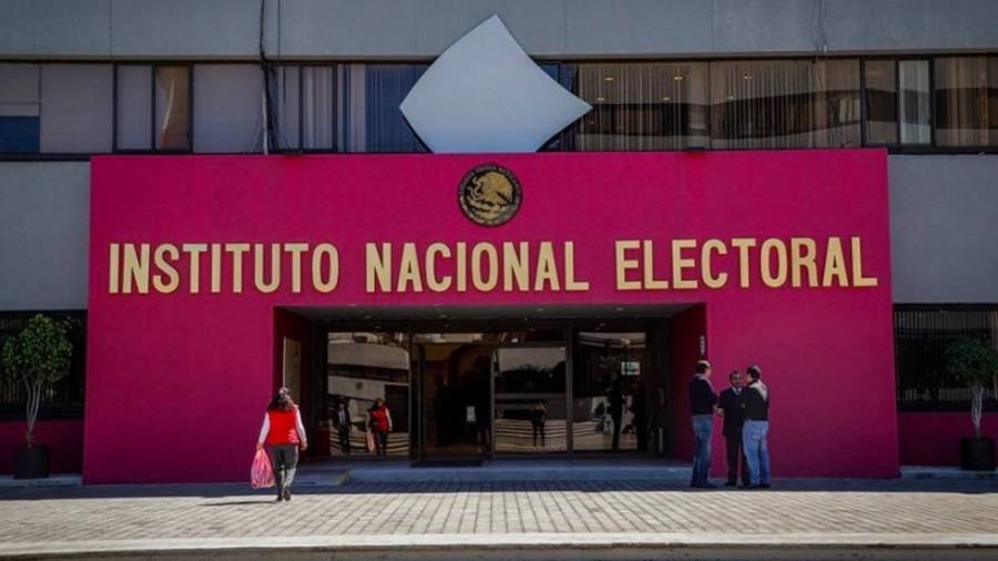 PRD buscará modificar paridad de género impuesta por el INE