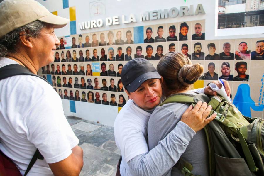 Familias de desaparecidos se reúnen con el gobernador  de Veracruz
