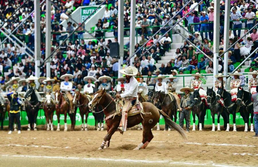 Estudiantes potosinos se involucran en la tradición charra