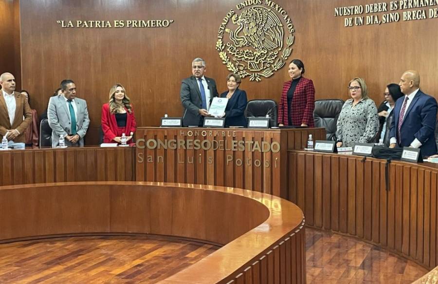 Entrega fiscal de SLP segundo informe de actividades al Congreso Local