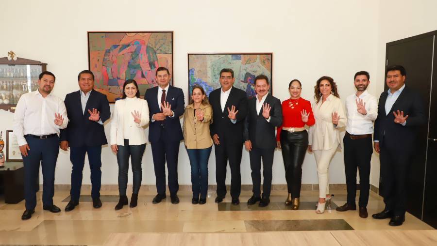 Sergio Salomón reune a liderazgos de Morena