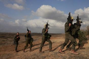Israel dice que tom&oacute; edificios de las autoridades de Ham&aacute;s en Gaza
