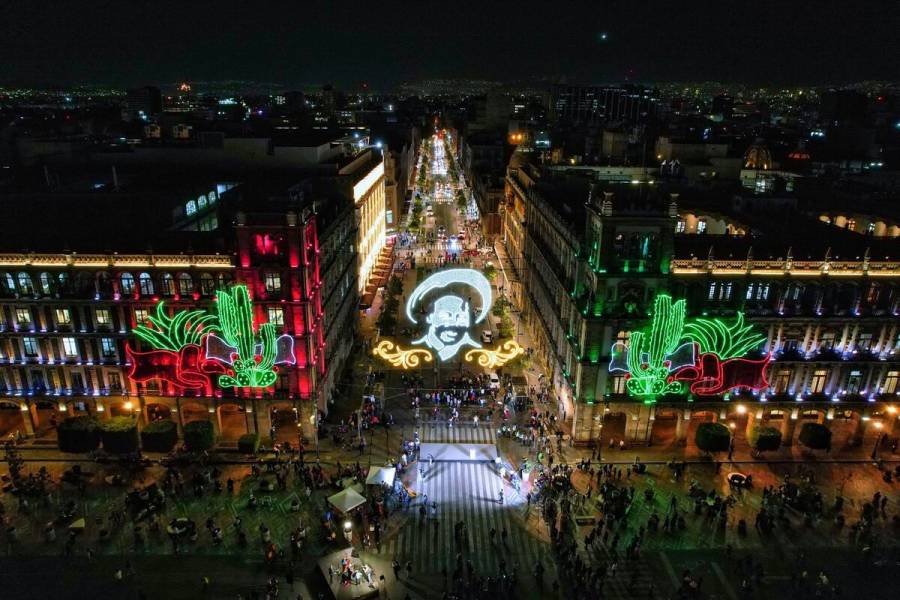 Encienden alumbrado en el Zócalo por 113 Aniversario de la Revolución