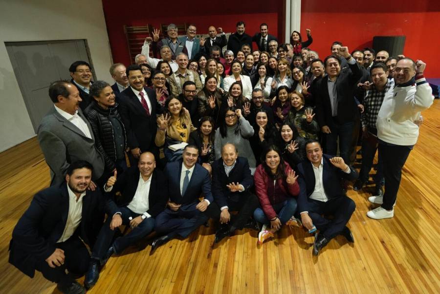 Sheinbaum comparte foto con exaspirantes a la coordinación de la CDMX