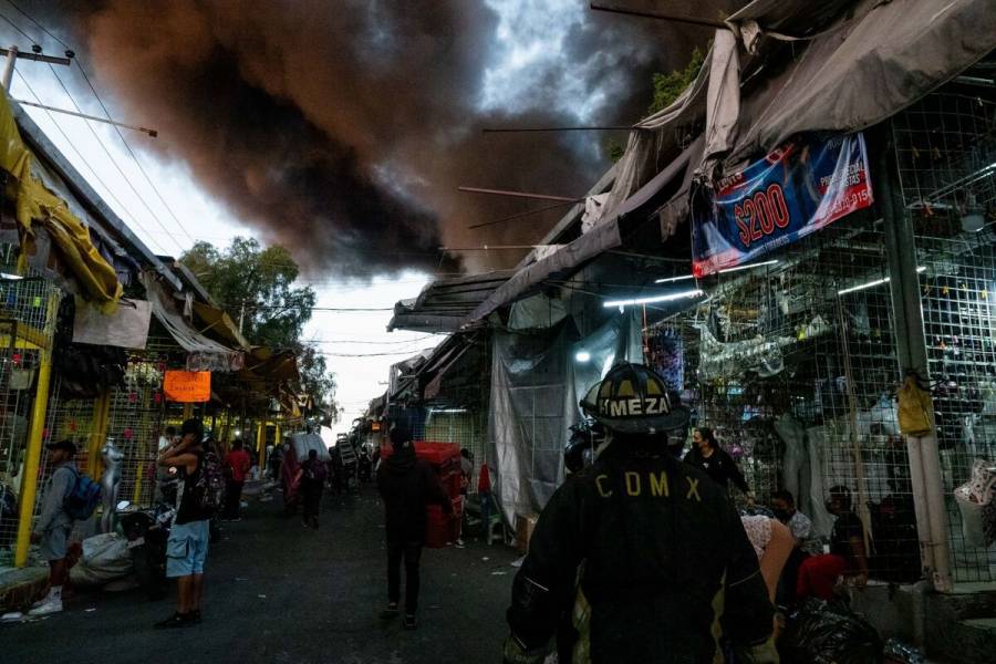 Fiscalía CDMX inicia investigación tras incendio en Plaza Oasis