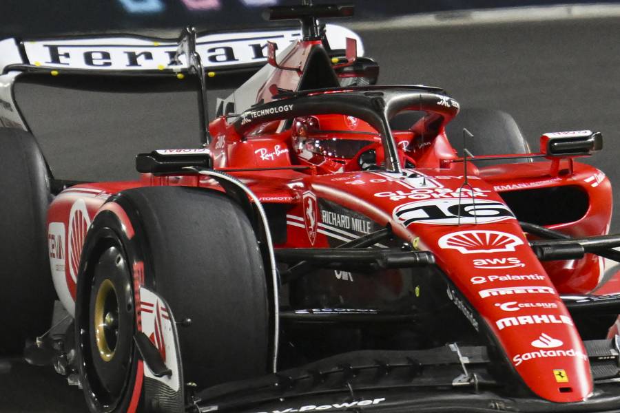Ferrari domina los primeros ensayos de un ca&oacute;tico GP de Las Vegas