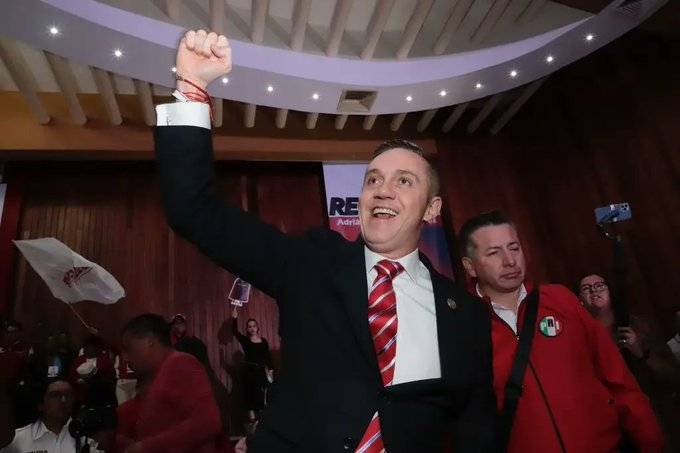 Renuncia Adrián Rubalcava al PRI tras designación de Taboada